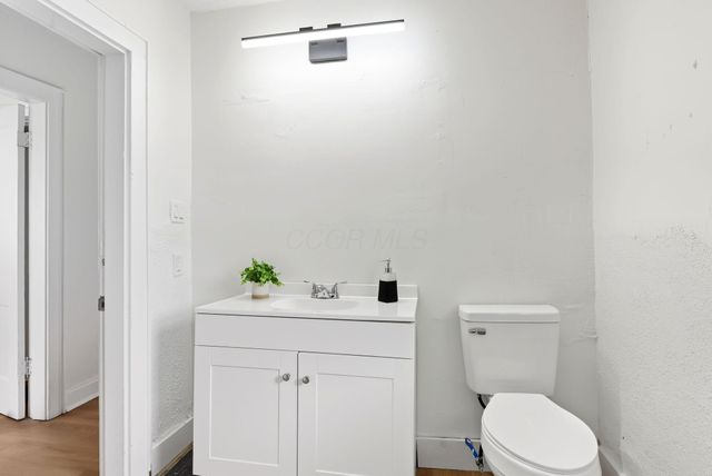 2143 Leonard Avenue, Columbus, OH 43219