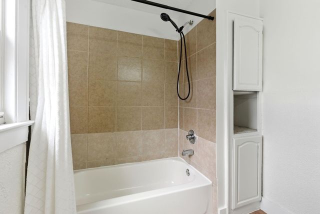 2143 Leonard Avenue, Columbus, OH 43219