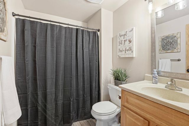 5607 N Malta St, Newman Lake, WA 99205