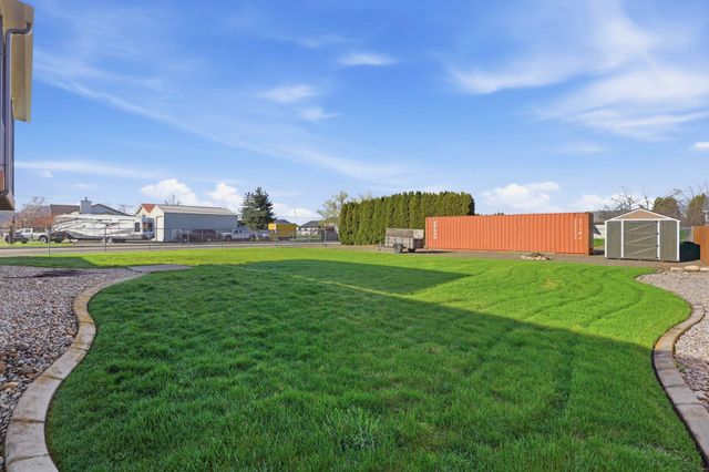 5607 N Malta St, Newman Lake, WA 99205