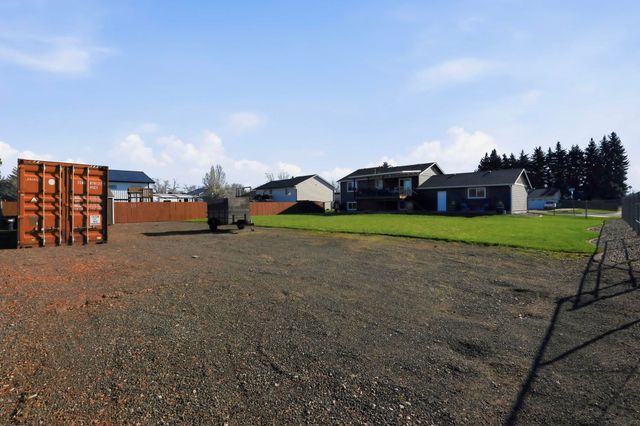 5607 N Malta St, Newman Lake, WA 99205