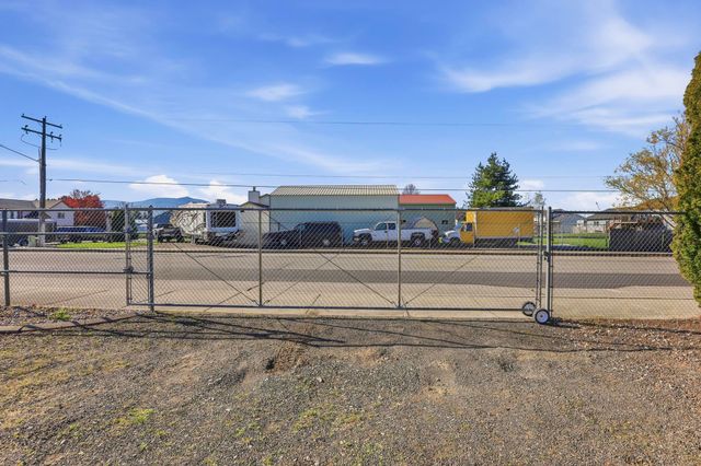 5607 N Malta St, Newman Lake, WA 99205