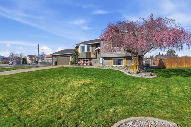 5607 N Malta St, Newman Lake, WA 99205