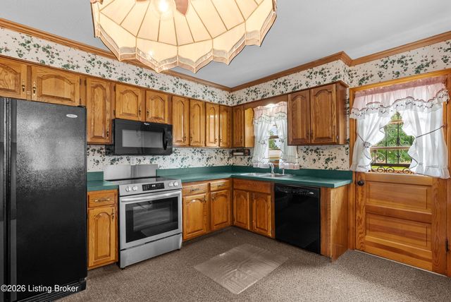 3820 Pinecroft Dr, Louisville, KY 40219