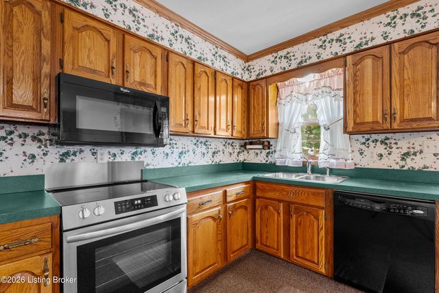 3820 Pinecroft Dr, Louisville, KY 40219