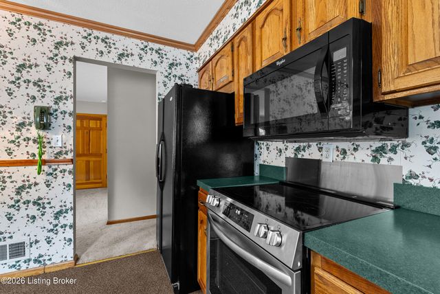 3820 Pinecroft Dr, Louisville, KY 40219
