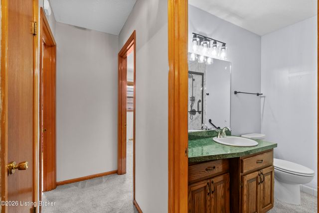 3820 Pinecroft Dr, Louisville, KY 40219