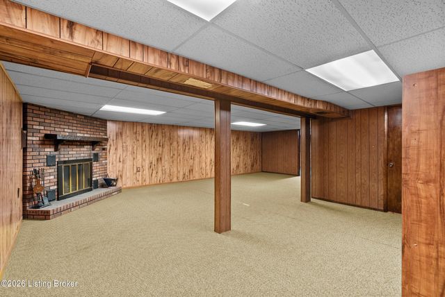 3820 Pinecroft Dr, Louisville, KY 40219