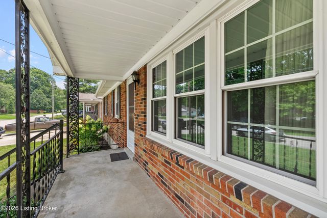 3820 Pinecroft Dr, Louisville, KY 40219