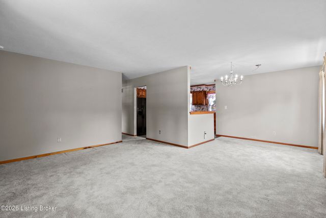 3820 Pinecroft Dr, Louisville, KY 40219