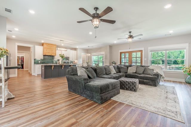 1503 Raper Rd., Benton, AR 72015