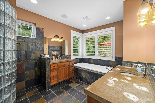 4727 NE Rova Road, Poulsbo, WA 98370