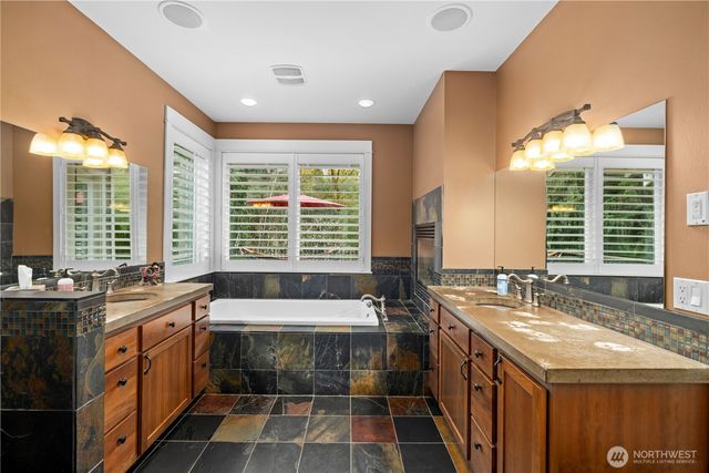 4727 NE Rova Road, Poulsbo, WA 98370