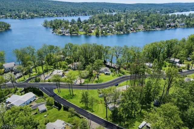 512 N Lake Shore Dr, West Milford Twp., NJ 07421