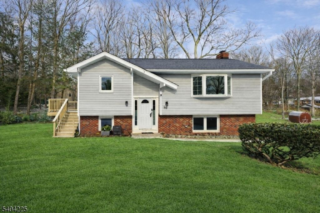 512 N Lake Shore Dr, West Milford Twp., NJ 07421