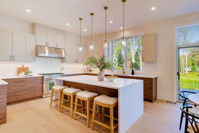 1839 Shelley Court, Highland Park, IL 60035