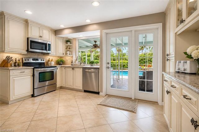 1352 Oaklawn CT, Fort Myers, FL 33919