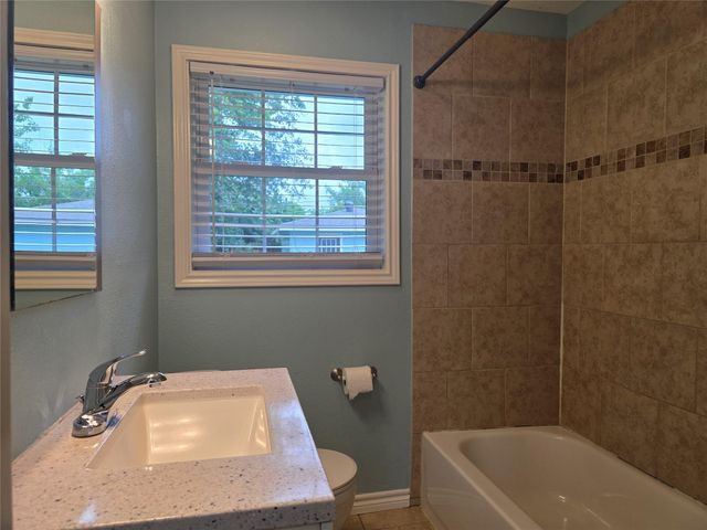 209 Franlee Street, La Marque, TX 77568