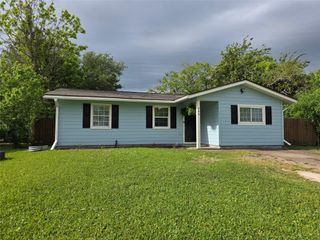 209 Franlee Street, La Marque, TX 77568