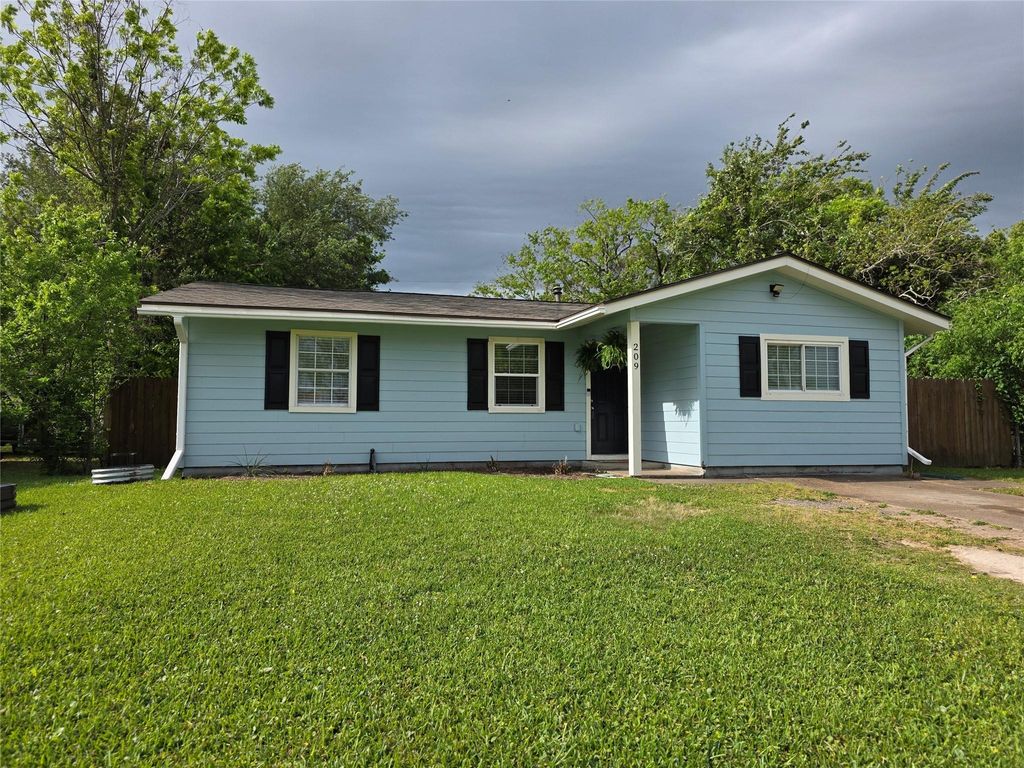 209 Franlee Street, La Marque, TX 77568