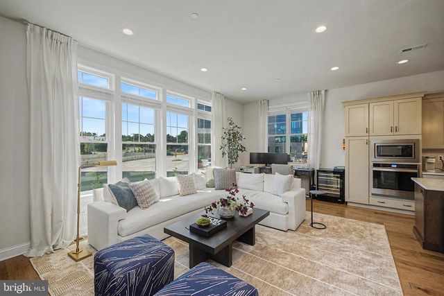 300 SQUIRE DR, Newtown Square, PA 19073
