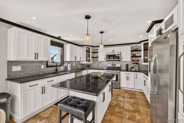 7034 Walmore Road, Wheatfield, NY 14304