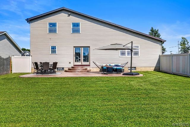 7034 Walmore Road, Wheatfield, NY 14304