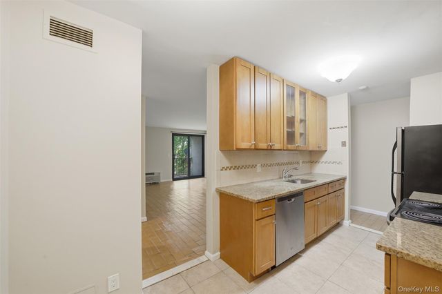 421 N Broadway 17, Yonkers, NY 10701