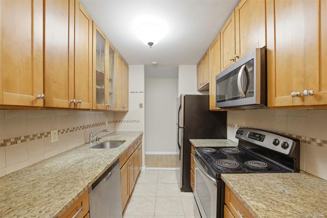 421 N Broadway 17, Yonkers, NY 10701