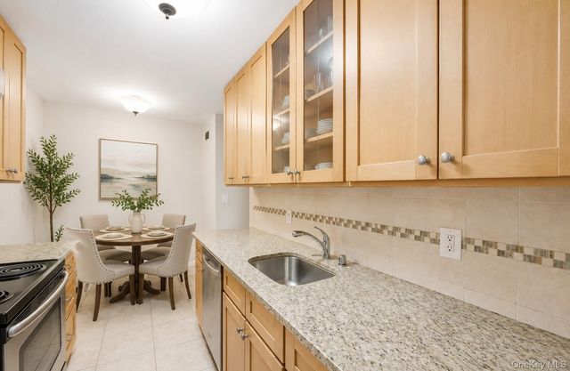 421 N Broadway 17, Yonkers, NY 10701