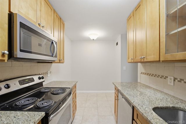 421 N Broadway 17, Yonkers, NY 10701