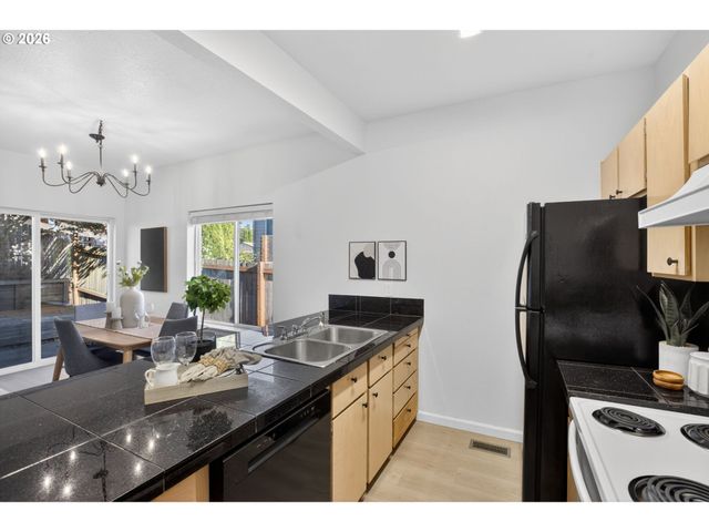 2006 VIRGINIA Ln, West Linn, OR 97068