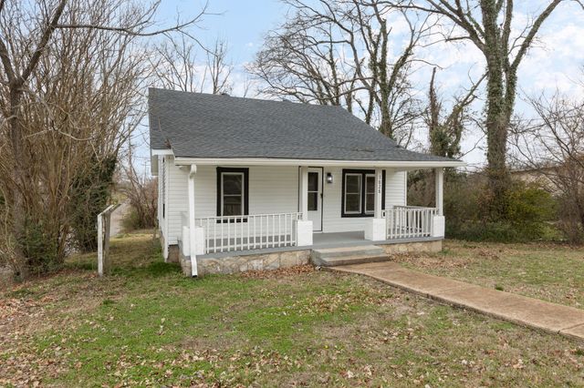1828 S Main St, Columbia, TN 38401