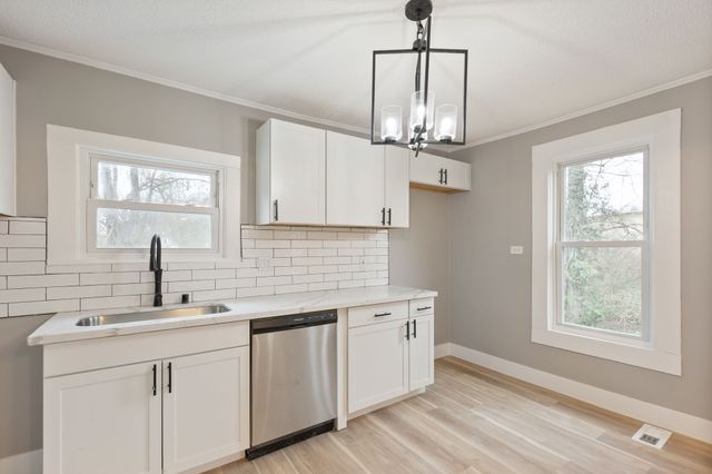 1828 S Main St, Columbia, TN 38401