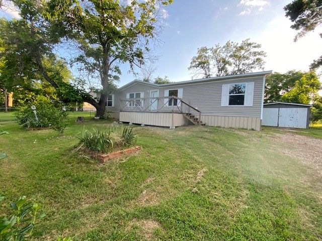 111 Pine Street, Ravenna, TX 75476