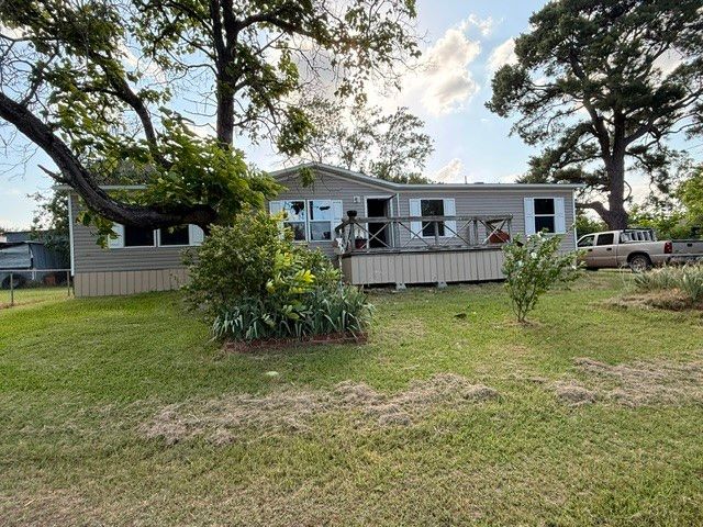 111 Pine Street, Ravenna, TX 75476