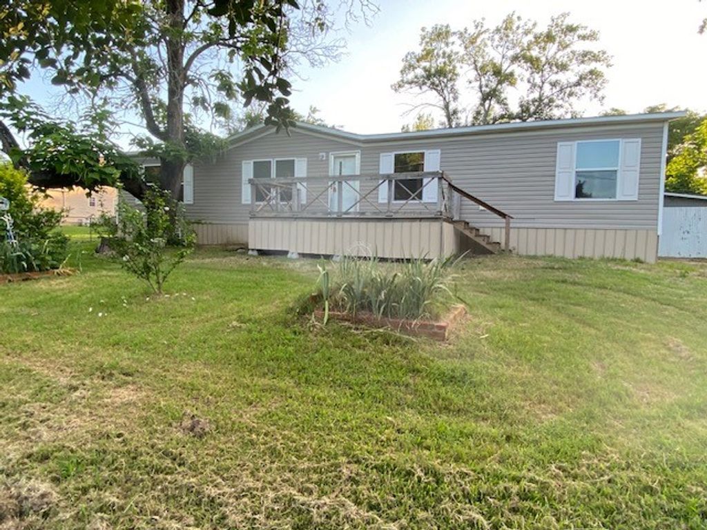 111 Pine Street, Ravenna, TX 75476
