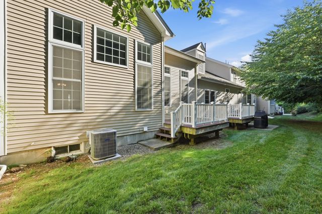 55 Pondside Dr 55, Bolton, MA 01740