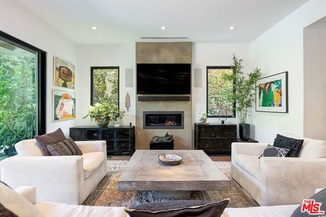 10521 Northvale Road, Los Angeles, CA 90064