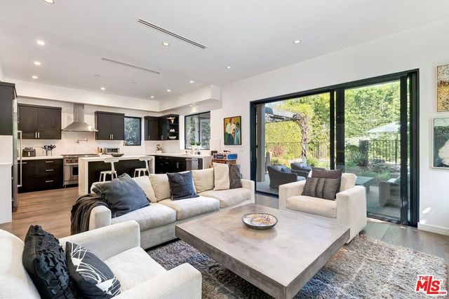 10521 Northvale Road, Los Angeles, CA 90064