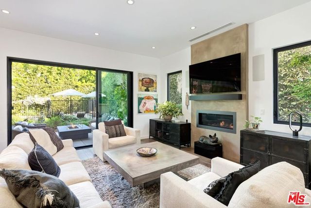 10521 Northvale Road, Los Angeles, CA 90064