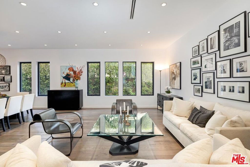 Image 11 of property listing at 10521 Northvale Road, Los Angeles, CA 90064