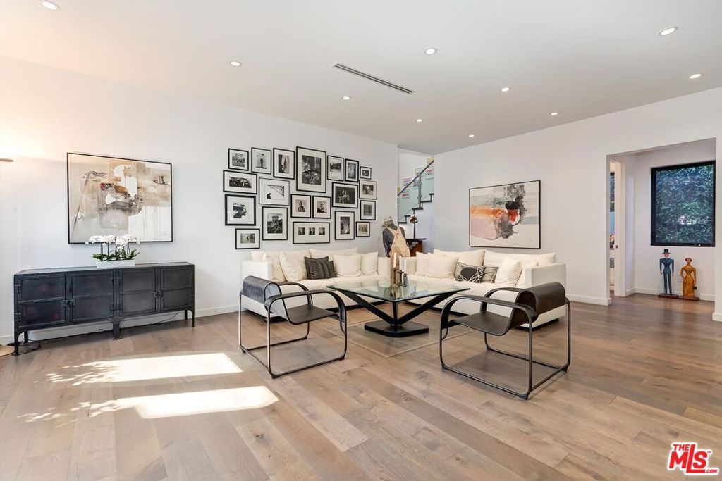 Image 14 of property listing at 10521 Northvale Road, Los Angeles, CA 90064