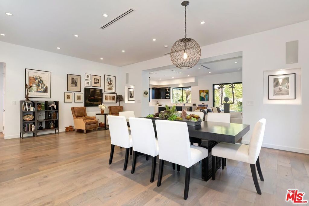 Image 17 of property listing at 10521 Northvale Road, Los Angeles, CA 90064