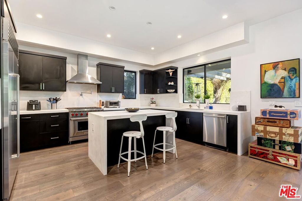 Image 24 of property listing at 10521 Northvale Road, Los Angeles, CA 90064