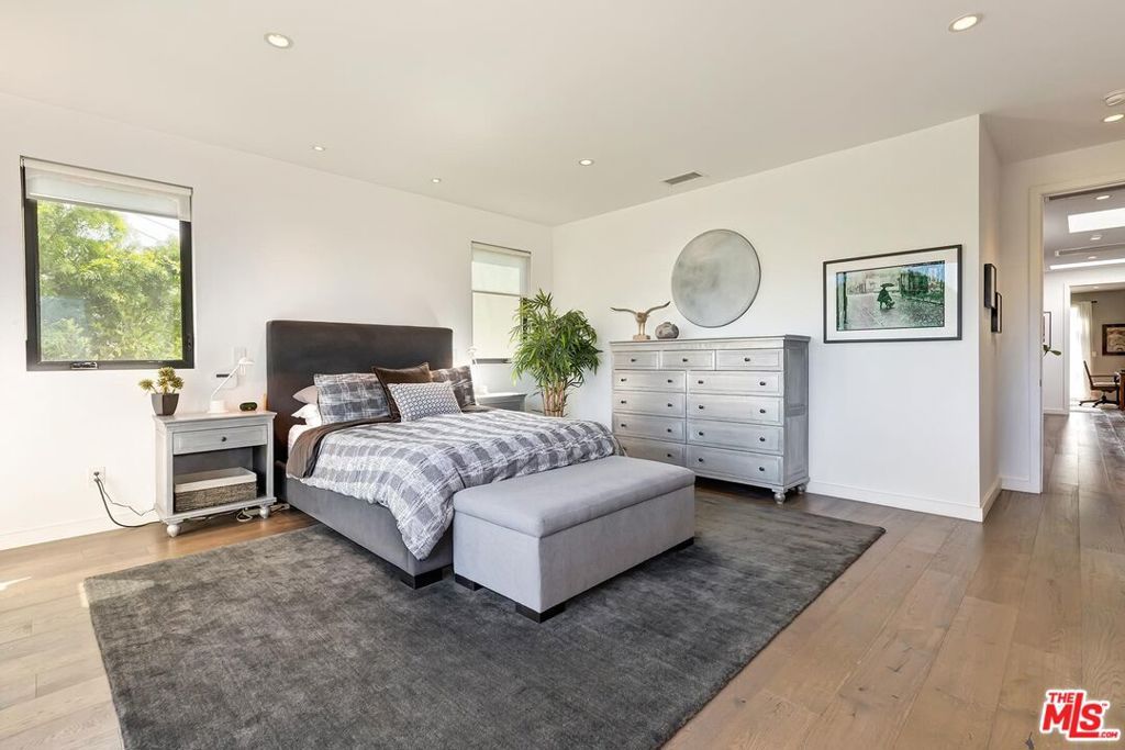 Image 30 of property listing at 10521 Northvale Road, Los Angeles, CA 90064