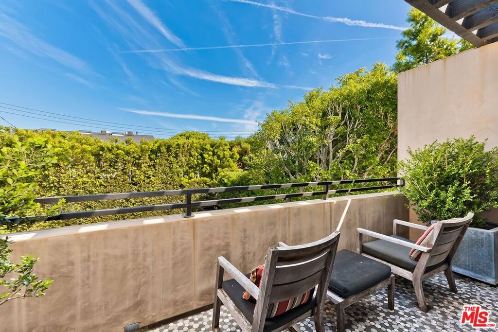 Image 31 of property listing at 10521 Northvale Road, Los Angeles, CA 90064