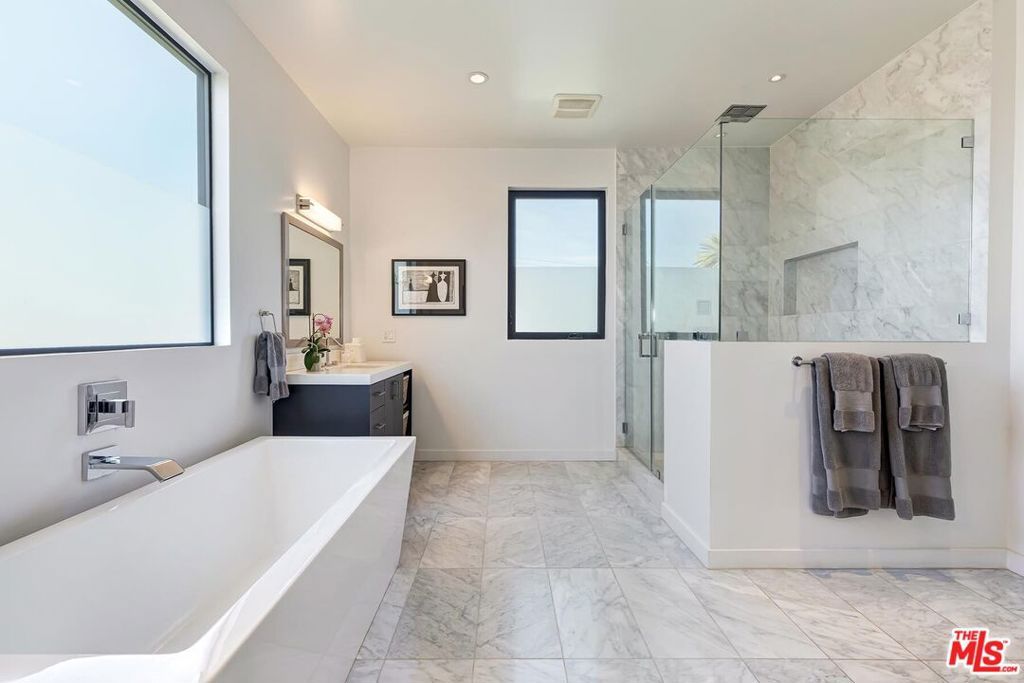 Image 34 of property listing at 10521 Northvale Road, Los Angeles, CA 90064