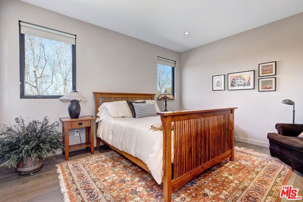 Image 36 of property listing at 10521 Northvale Road, Los Angeles, CA 90064