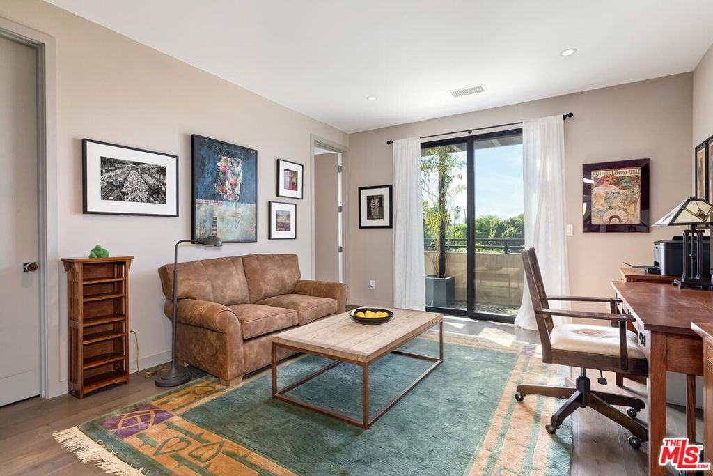 Image 41 of property listing at 10521 Northvale Road, Los Angeles, CA 90064